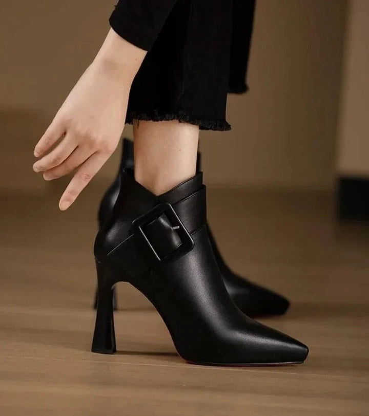 ALBA | BOTINES CON TACÓN Y HEBILLA OVERSIZE